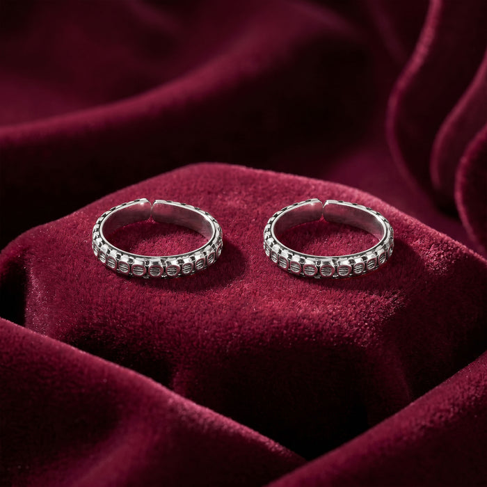 Circular Harmony Oxidized Toe Ring