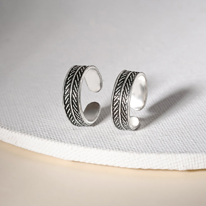 Line Motif Toe Ring