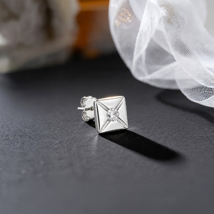 Star-Etched Solitaire Stud